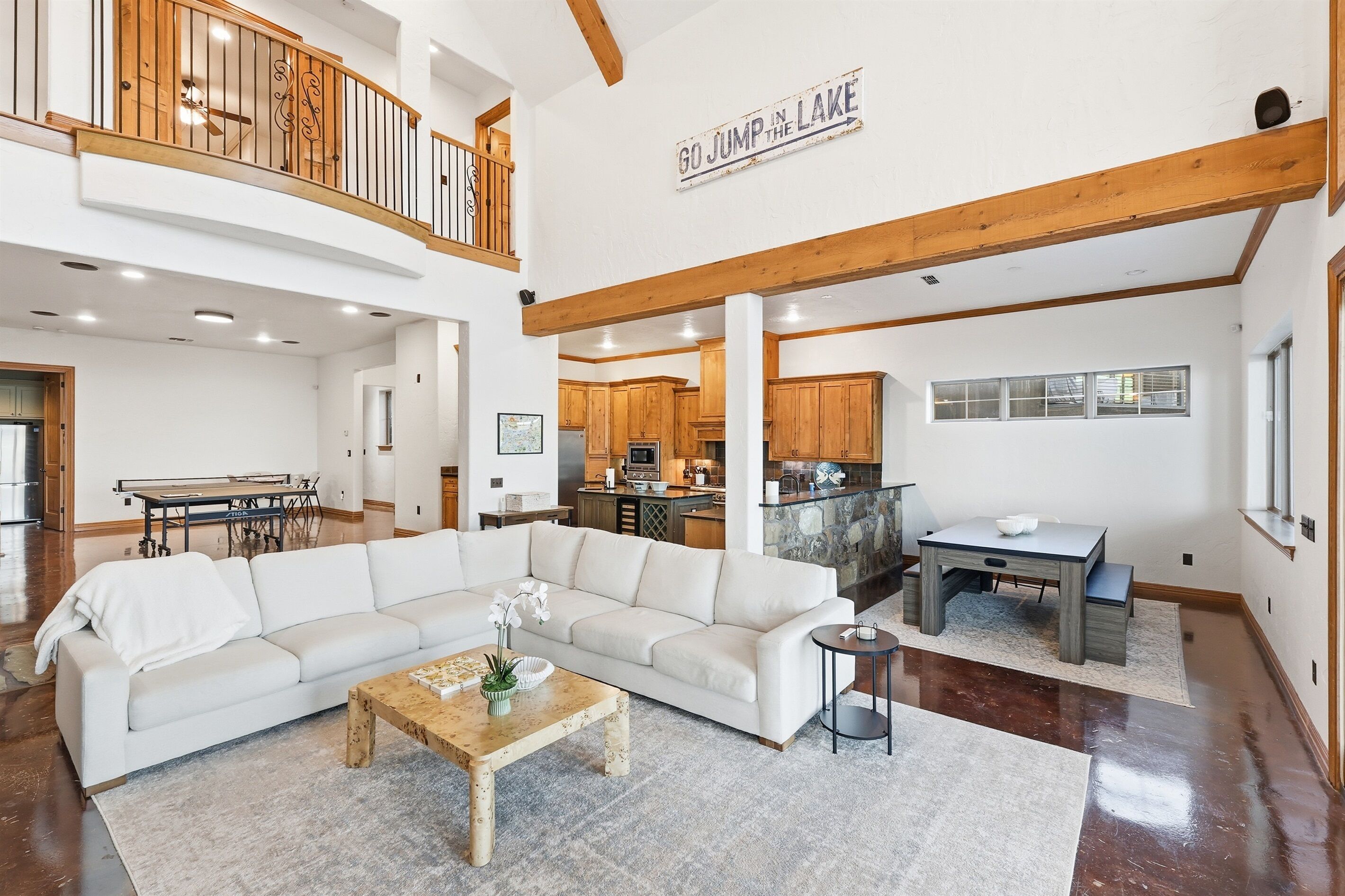 Smart TV, fireplace, table tennis