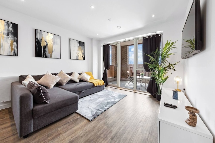Fantastic 2 Bed Flat With Amazing View In Barking - Ilford