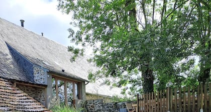 La Trouverie - Room 3: Guest Room with Shared Terrace, Garden & Wi-Fi