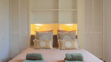 Căn hộ | 4 phòng ngủ, bộ trải giường