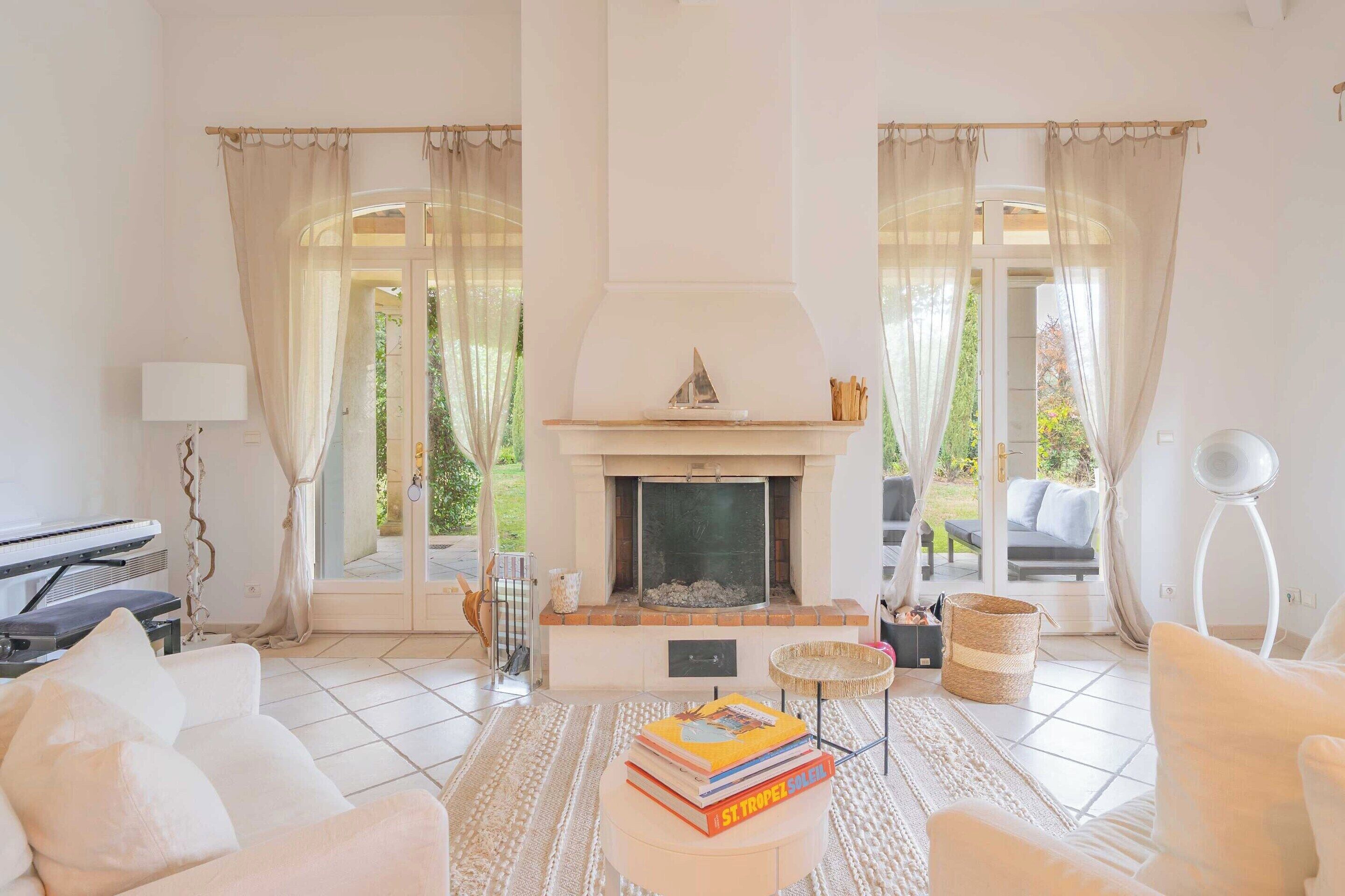 Căn hộ | Khu phòng khách | Lò sưởi 