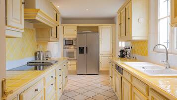 Căn hộ | Bếp riêng | Tủ lạnh, lò vi sóng, lò nướng, bếp nấu