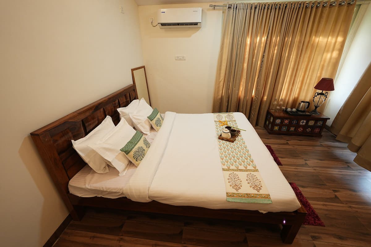 Luxury Villa, Garden View | In-room safe, iron/ironing board