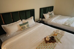 ห้องดีลักซ์ดับเบิล, วิวสวน | ตู้นิรภัยในห้องพัก, เตารีด/โต๊ะรีดผ้า