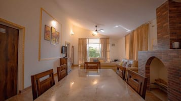 Luksusvilla, hageutsikt | Innvendig