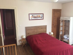 3 bedrooms, iron/ironing board, WiFi - GÎTE DE LA TOUR 80 m from the beach Entire house with outdoor terrace. (Saint-Aubin-sur-Mer)