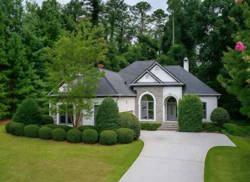 Private Luxury Retreat, 5 Beds, Spa Jacuzzi, Sleeps Large Groups