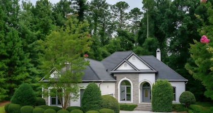 Private Luxury Retreat, 5 Beds, Spa Jacuzzi, Sleeps Large Groups