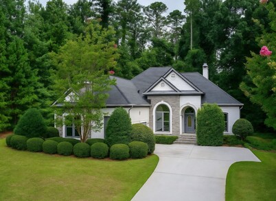 Private Luxury Retreat, 5 Beds, Spa Jacuzzi, Sleeps Large Groups