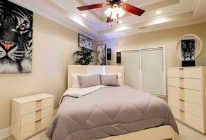 4 bedrooms, iron/ironing board, WiFi, bed sheets