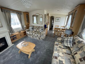 TV, fireplace - Walsh's Holiday Park - The Sapphire (Skegness)