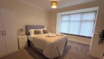 5 soverom, strykejern/-brett, wi-fi og sengetøy