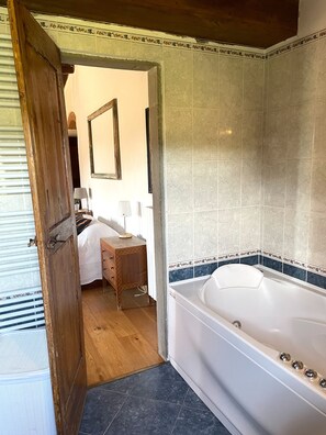 Iron/ironing board, WiFi, bed sheets - Tuscan Farmhouse with pool in the Chianti (Montefiridolfi)
