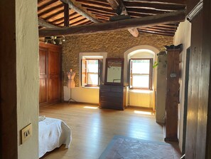 Ferros/tábuas de passar roupa, Wi-Fi, roupa de cama