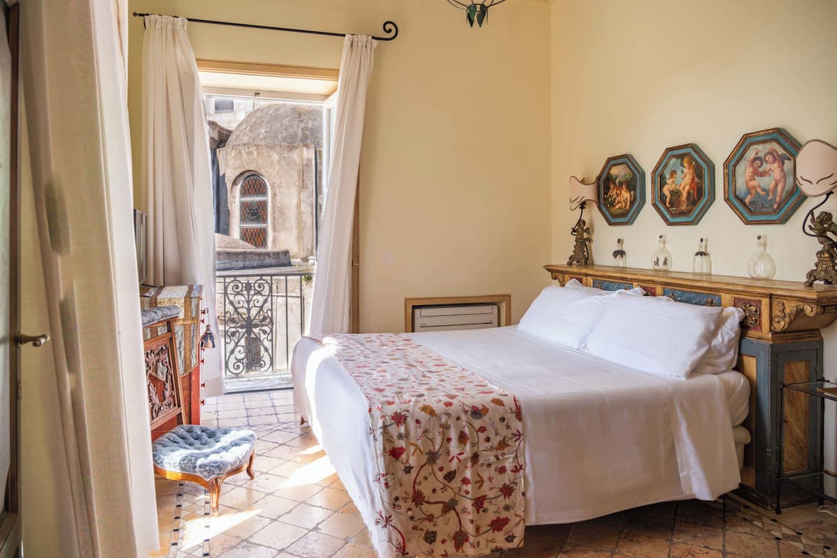 Deluxe Room, Sea View, Corner | Blackout curtains, iron/ironing board, free WiFi