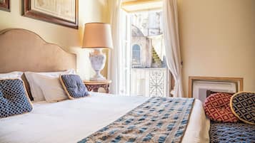 Suite Deluxe, vista città | Tende oscuranti, ferro/asse da stiro, Wi-Fi gratuito