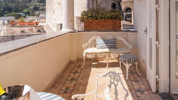 Deluxe Room, Sea View, Corner | Terrace/patio