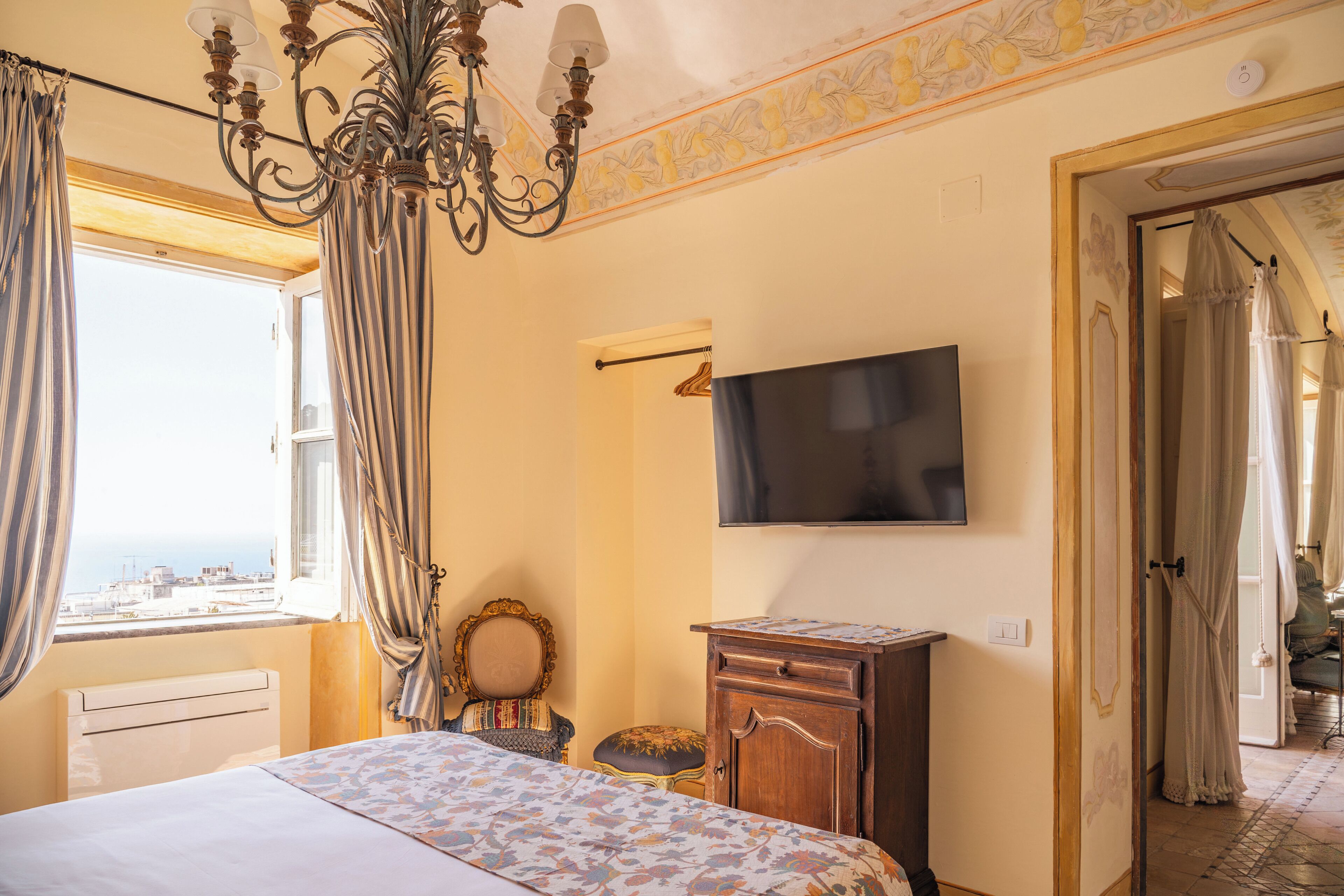 Deluxe Room, Sea View | Blackout curtains, iron/ironing board, free WiFi