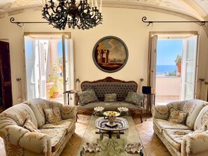 Living area - Palazzo Nobili (Capri)