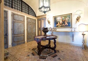 Interior - Palazzo Nobili (Capri)