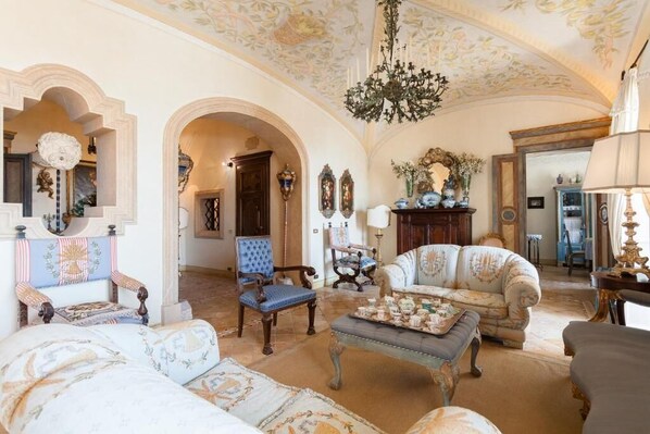 Interior - Palazzo Nobili (Capri)