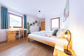 3 slaapkamers, een bureau, reisbedje, gratis wifi