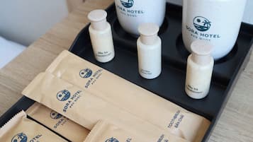 Premium Studio, City View | Bathroom amenities