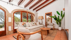 TV - 4 Bedroom Villa with Designer Pool (Javea / Xàbia)
