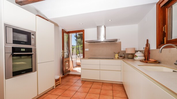 Coffee/tea maker, fridge, microwave, oven - 4 Bedroom Villa with Designer Pool (Javea / Xàbia)