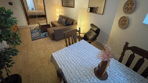 1 habitación, tabla de planchar con plancha, wifi y ropa de cama 