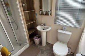 Shower - Palm Grove 118 - Golden Palm Resort (Skegness)
