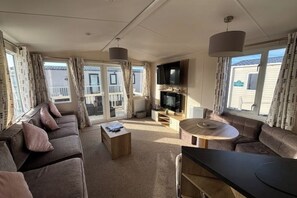 Living area - Palm Grove 121 - Golden Palm Resort (Skegness)
