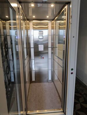 Interior - Smart Suite | Lift, A/C, Washer-Dryer, Kitchen, EasyPark - Iglesias Centre, 24/7 (Iglesias)