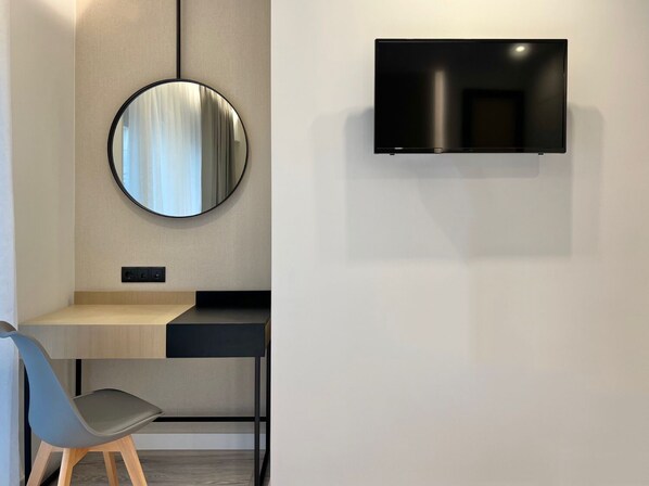 Deluxe Double or Twin Room - Anghel Hotel (Glifada)