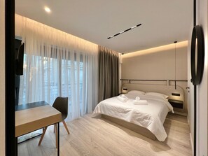Deluxe Double Room | Ruang tamu | Monitor komputer, pencetak 