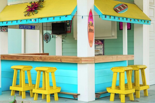 Bar (on property) - Your Coastal Getaway:3BR/2BA Beach Retreat (Bolivar Peninsula)