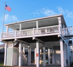 Exterior - Your Coastal Getaway:3BR/2BA Beach Retreat (Bolivar Peninsula)
