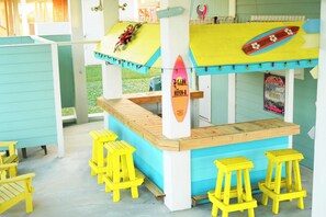 Property grounds - Your Coastal Getaway:3BR/2BA Beach Retreat (Bolivar Peninsula)