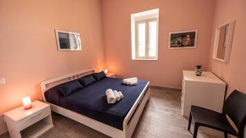 Bügeleisen/Bügelbrett, Internetzugang, Bettwäsche