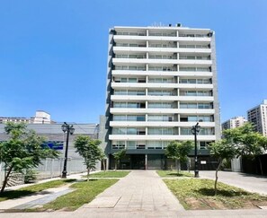 Exterior - Family-Friendly Apartment • Walk to Parks & Shops • Safe and comfort for all. (Santiago)