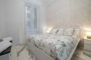 Iron/ironing board, WiFi, bed sheets - Apartment 'Bright Suite '44' Cosy and Central' with Wi-Fi and Air Conditioning (Milano)