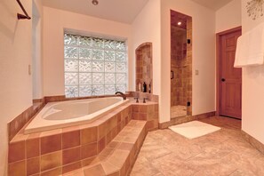 Hair dryer, towels, soap, shampoo - Entertainers Dream in Scottsdale w/Pool, Hot Tub, Game Room, EV Charger! (Scottsdale)