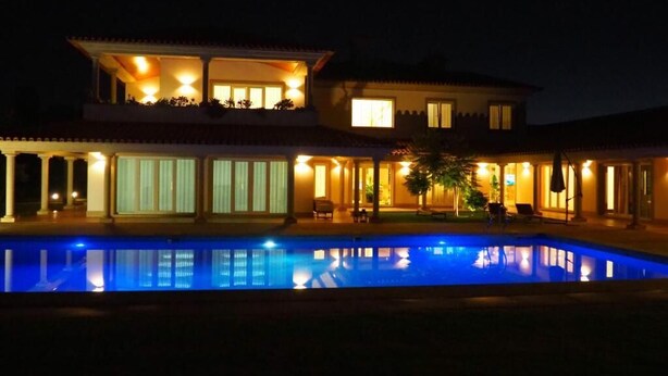 A two-story house with a swimming pool, large windows, and outdoor seating. - Casa de Lamaçais (Paredes)