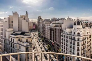 Property grounds - Luxury 250m² Gran Vía Penthouse with 2 Private Terraces & 360° Views (Madrid)