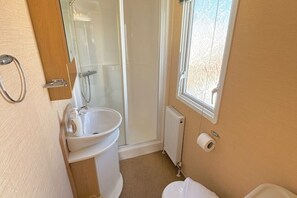Shower - Palm Grove 132 - Golden Palm Resort (Skegness)