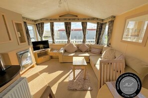 Living area - Palm Grove 132 - Golden Palm Resort (Skegness)