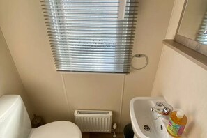 Shower - Palm Grove 183 - Golden Palm Resort (Skegness)