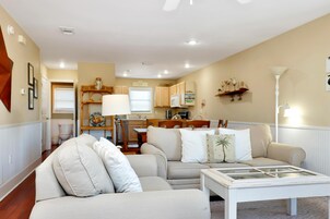 House, Multiple Beds (Barrier Dunes 134 - 91 Cape Escape II) | Living area