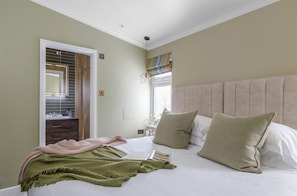 2 bilik tidur, dihias secara berasingan