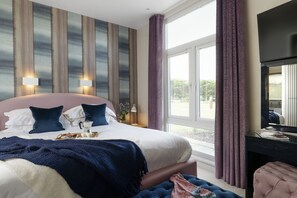 2 개의 침실, 각각 다른 스타일의 인테리어, 각각 다르게 가구 비치, 무료 WiFi